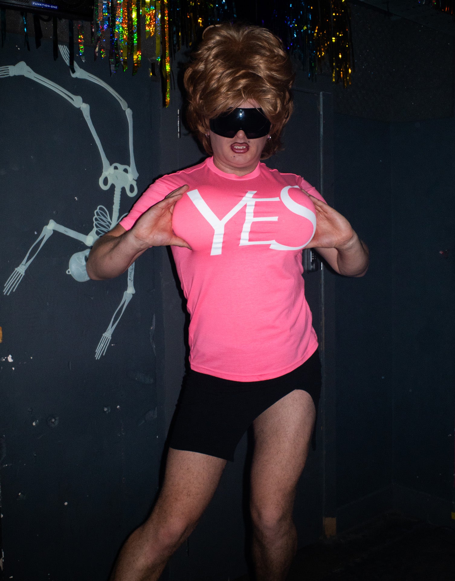 YES PEACE T-SHIRT NEON PINK